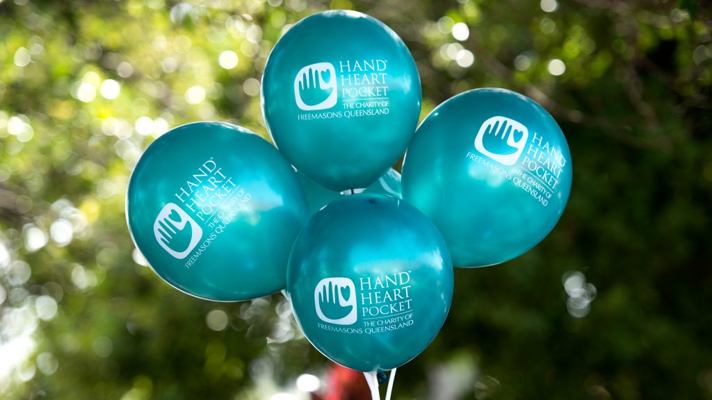 Hand-Heart-Pocket-balloons